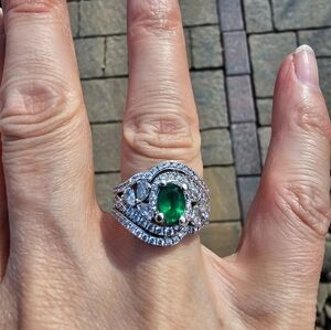 Authentic Emerald Green and Diamond Women's Ring